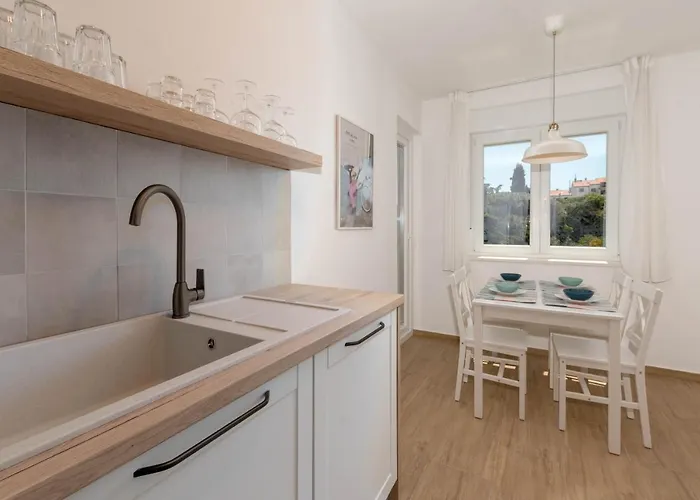 Nona Mileva Lejlighed *